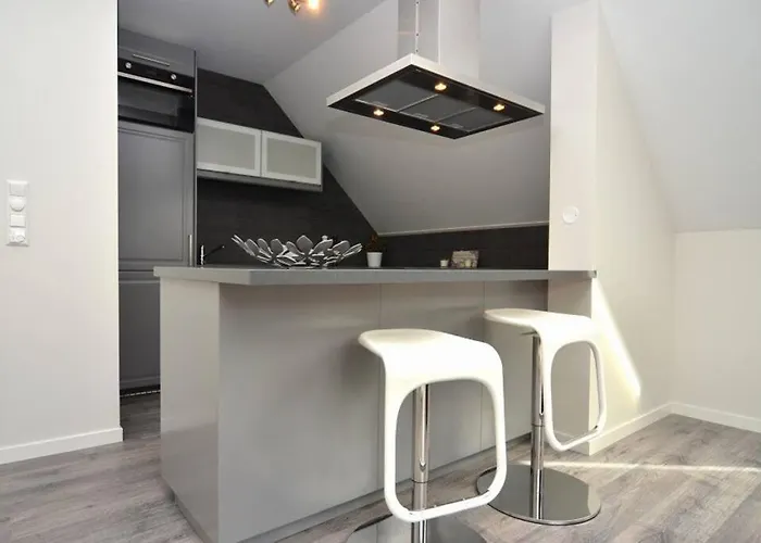 Modern 7 Min To Center